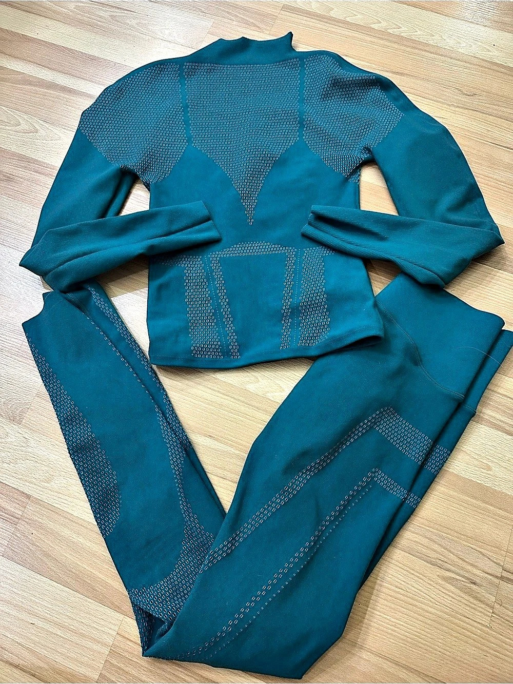 Fabletics Women's Blue team perforated Athletic Legging Set